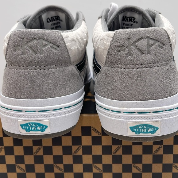 Vans Men’s Bmx Style 114 Peraza Grey/White
VN0A4BXL1XM
Sneakers - Picture 13 of 16